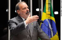 Armando Monteiro defende agenda para aumentar competitividade da indústria brasileira