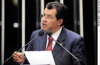 Eduardo Braga comemora redução da desigualdade social no Brasil