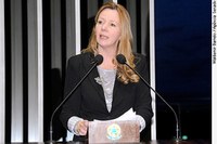 Vanessa Grazziotin cobra mais participação das mulheres na política brasileira