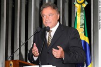 Alvaro Dias atribui longevidade de Ricardo Teixeira na CBF à cumplicidade de autoridades e diz que governo deveria intervir