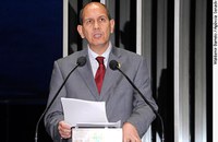 Anibal Diniz defende multa para empresas que pagam salários menores para mulheres