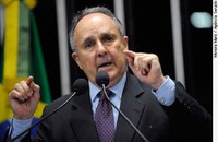 Governo federal não pensa o futuro do país, critica Cristovam Buarque