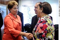 Livro conta história de todas as senadoras da história do Brasil