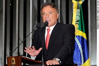 Alvaro Dias pede que novo líder do governo apoie comparecimento de Fernando Pimentel à CCJ