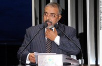 Com ressalvas, Paim defende isonomia entre servidores e empregados pela CLT