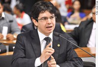 Para Randolfe, projeto de fundo de aposentadoria para servidor repete proposta do governo FHC