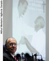 Sarney afirma que universalização da saúde ainda é desafio para o país