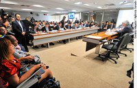 Adiada votação sobre redução de ajuda de custo a congressistas