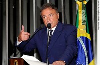 Alvaro Dias anuncia coleta de assinaturas para CPI da Saúde