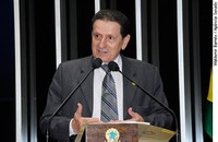 Mozarildo pede que Roraima possa importar gasolina mais barata da Venezuela