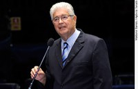 Requião diz que é perseguido por denunciar crimes contra o erário