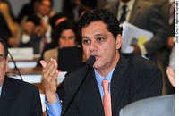 Ferraço defende redução maior da estrutura do Senado