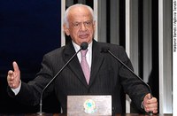 Simon diz que Dilma não pode ficar ‘refém’ de partidos