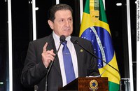 ‘Nossas fronteiras estão escancaradas’, critica Mozarildo