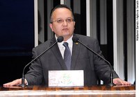 Pedro Taques diz que caso de Demóstenes é grave e pede explicações ao senador