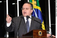 Senadores pedem a Demóstenes que esclareça novas denúncias de envolvimento com Cachoeira