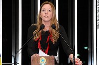 Vanessa Grazziotin defende criminalização do uso de armas de eletrochoque