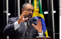 Paulo Paim critica injustiça com aposentados