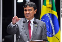 Wellington Dias registra homenagem a petista histórico do Piauí