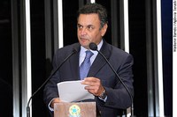 Aécio Neves diz que ‘tudo parece fora de lugar’ no governo de Dilma Rousseff