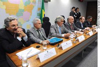 Debatedores pedem aporte da Eletrobras para evitar falência da companhia de energia do Pará