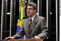 Romero Jucá pede empenho para definir novas regras do FPE