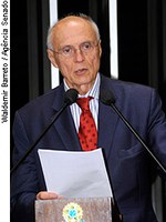 Suplicy lê requerimento com voto de pesar pela morte de Millôr Fernandes 