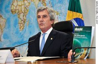 Revista ‘Em Discussão’ sobre defesa nacional é lançada na CRE