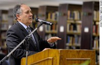 Cristovam lança no Senado publicações comemorativas dos 50 anos da UnB