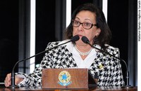 Lídice da Mata defende reforma política contra escândalos