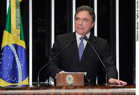 Alvaro Dias: estratégia para eleger Dilma levou a queda no crescimento econômico