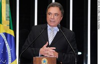 Alvaro Dias defende aposentados e pensionistas do Aerus
