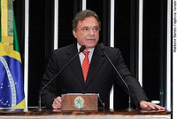 Alvaro Dias acusa Dilma Rousseff de fazer uso eleitoreiro de cadeia nacional de rádio e TV 