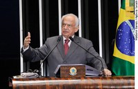 Pedro Simon destaca escolha de novo ministro do STF e julgamento do mensalão 