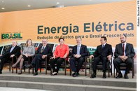 Sarney participa de anúncio de redução de tarifas de energia