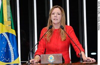 Vanessa Grazziotin comemora regulamentação da Lei de Cotas