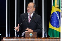 Inácio Arruda apoia reivindicações de entidades médicas ao Ministério da Saúde