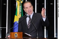 Aloysio Nunes lamenta derrota de Serra, mas vê pluralidade na política brasileira