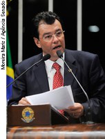 Eduardo Braga comemora decisão do STF sobre a Zona Franca de Manaus