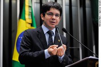 Randolfe Rodrigues comemora crescimento do PSOL nas últimas eleições