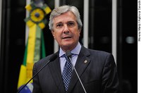 Collor manifesta preocupação com equilíbrio entre os poderes e legitimidade das instituições públicas