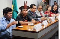 União precisa reconhecer erro e devolver as terras aos kaiowá, dizem debatedores