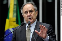 Cristovam critica tolerância 'quase oficial' à exploração sexual de crianças no país