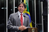 Eunício Oliveira destaca participação da AMB nas reformas de códigos