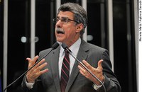 Romero Jucá defende destinação de 50% dos 'royalties' do pré-sal à educação