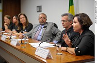 Convidados questionam procedimento de adoção de cinco crianças no sertão da Bahia