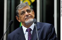 Mário Couto pede investigação sobre futebol no Pará 