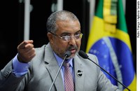 Paim lê carta de central sindical pelo fim do fator previdenciário