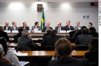 Setor elétrico elogia redução de tarifas, mas aponta risco de fuga de investidores