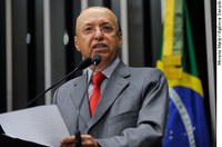 Valadares sugere soluções para aliviar problemas financeiros dos municípios